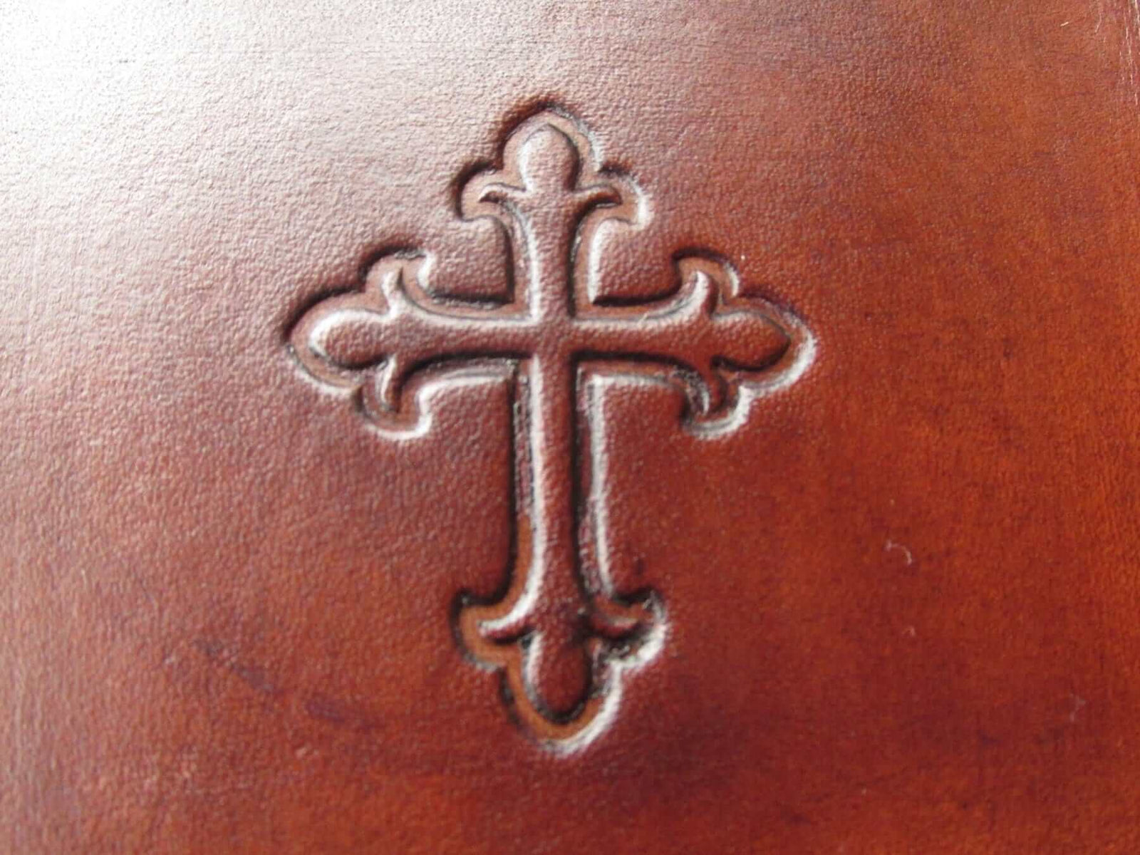 Religious occasion gift leather tray. Brown. Detail.