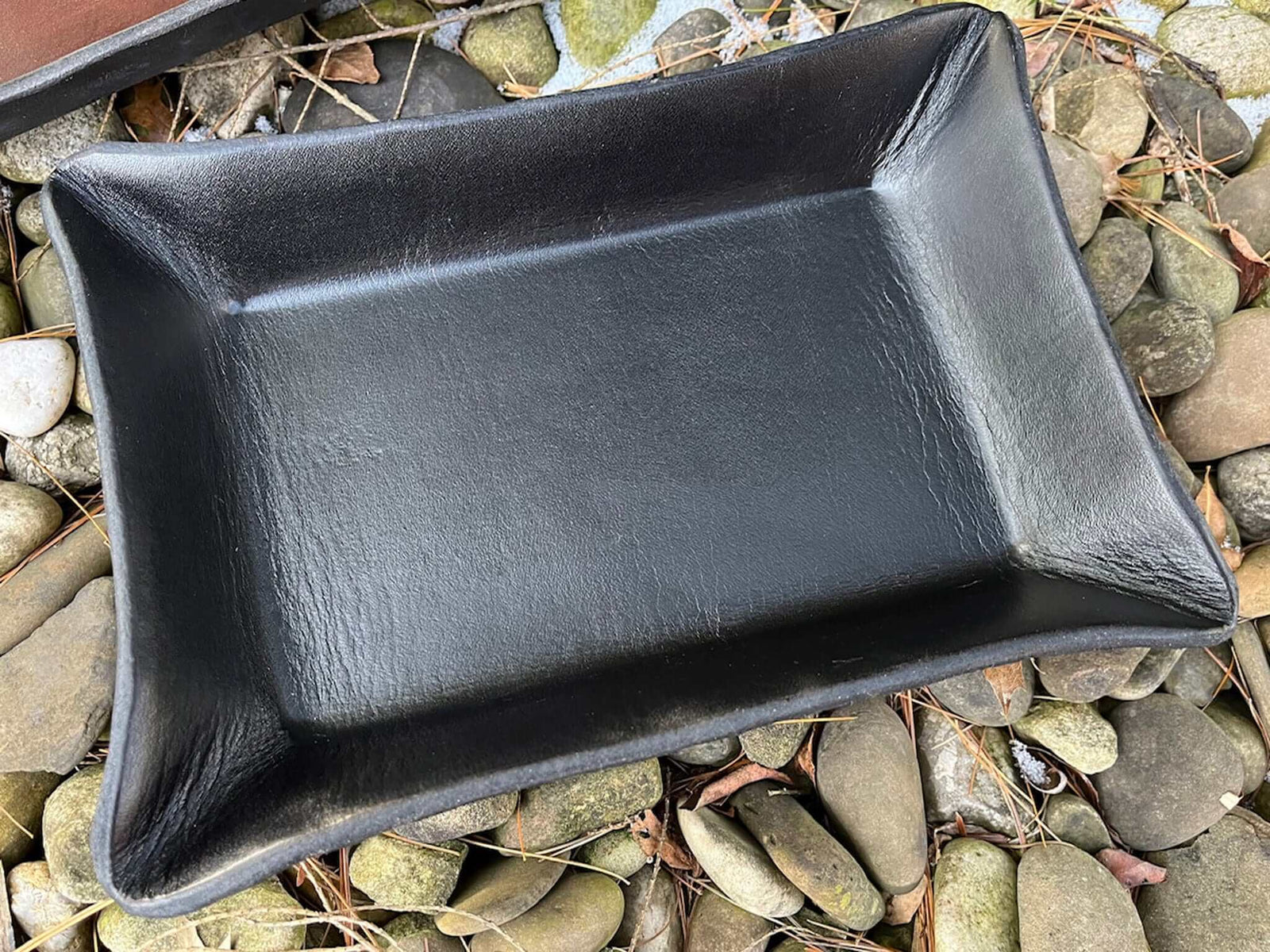 Black leather valet. Rectangular