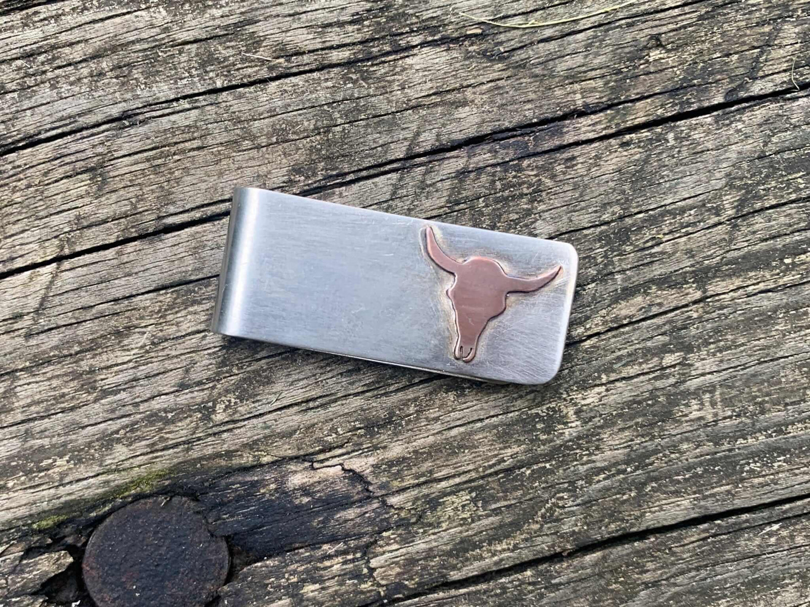 Handcrafted steer skull money clip gift set. Detail