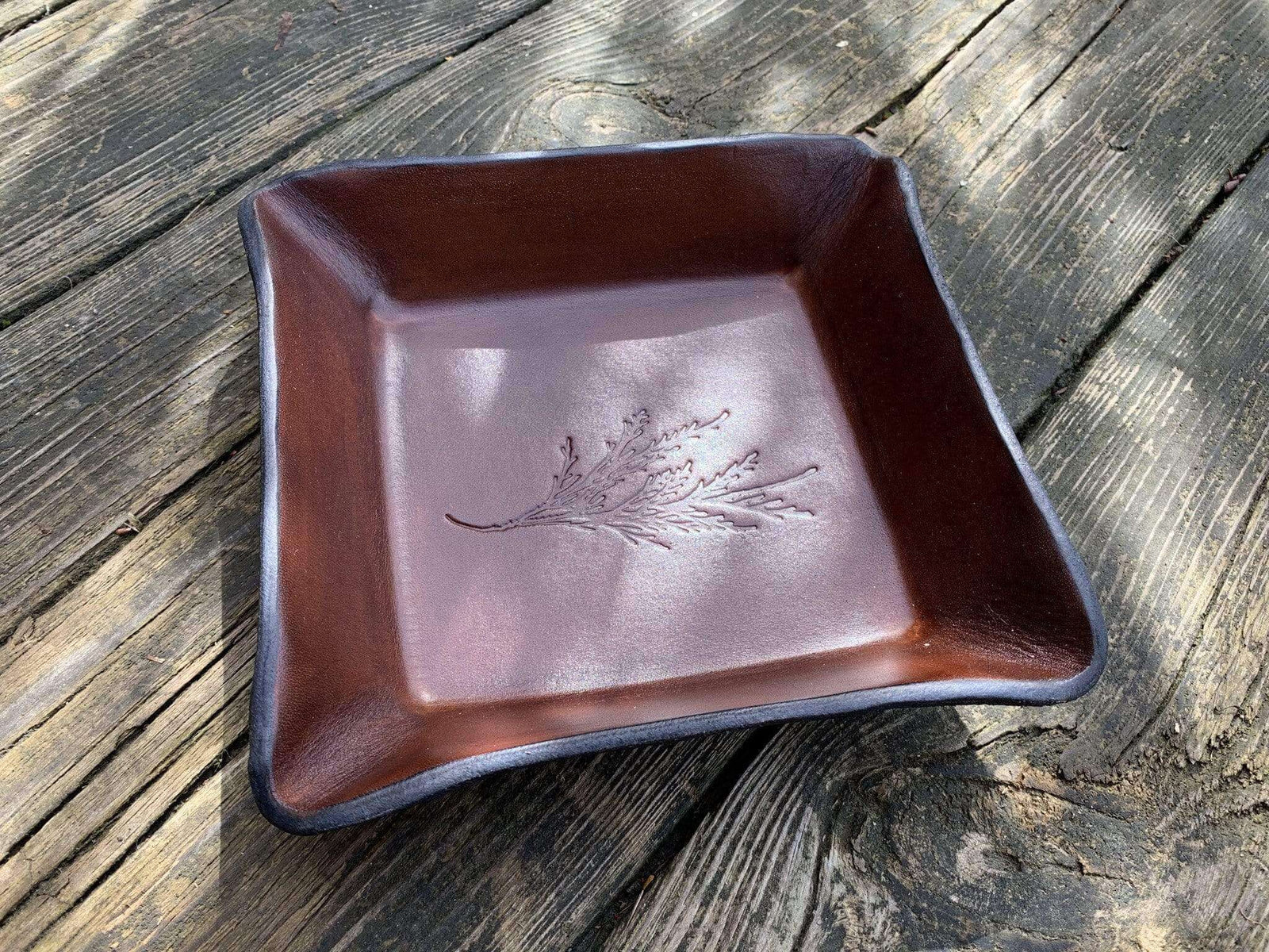 Cedar Branch square leather desk valet.