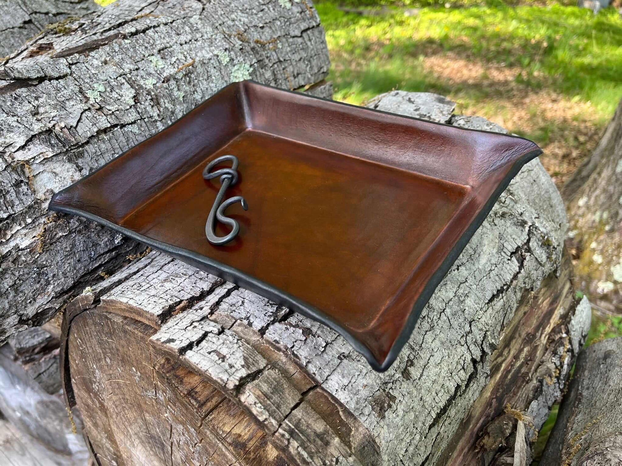 Medium leather valet tray. Dark brown