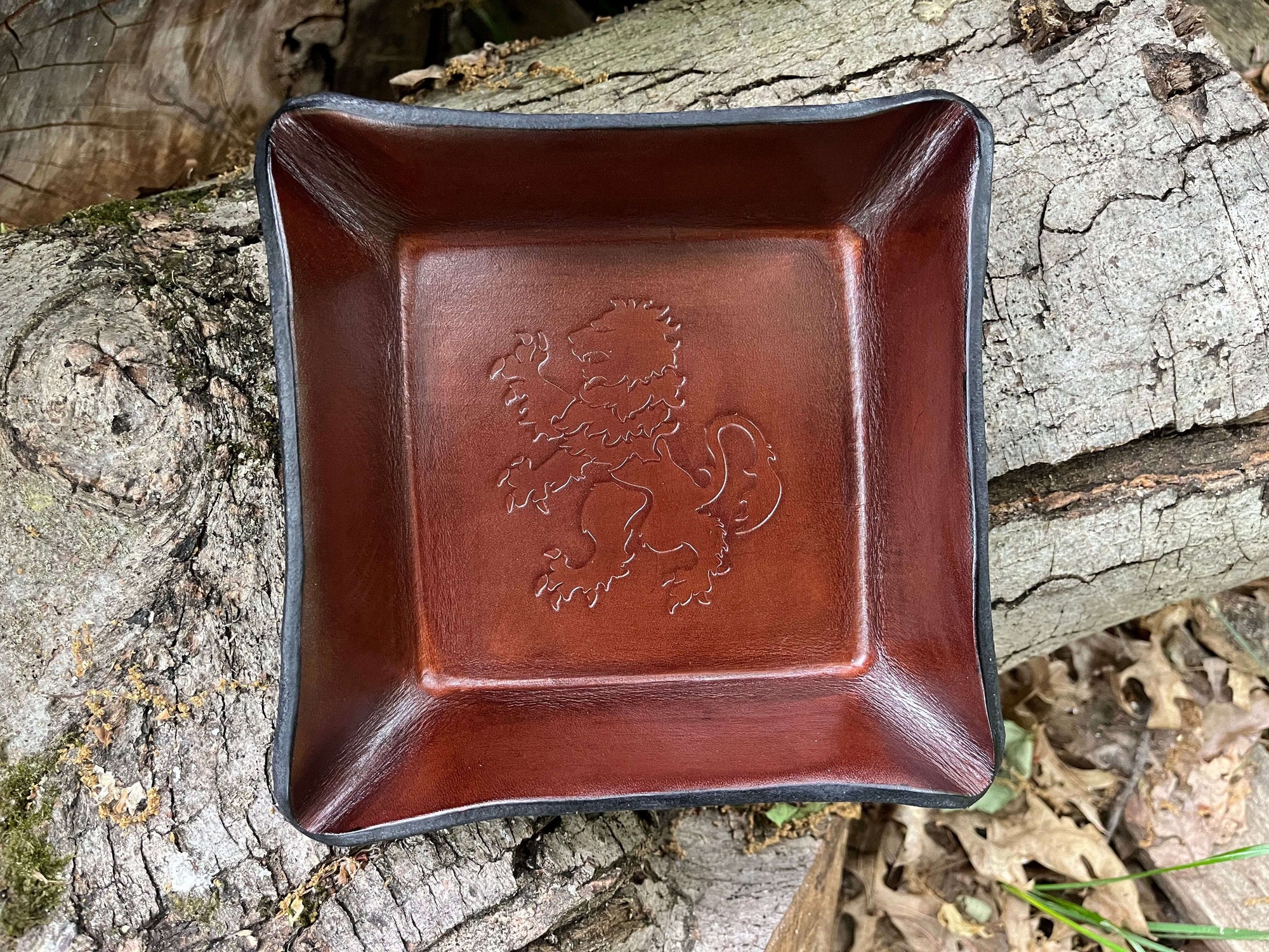 Rampant lion square leather valet tray